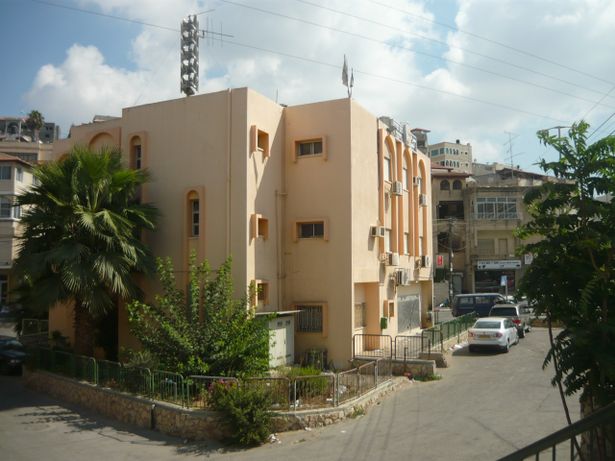 مبنى المجلس المحلي في الرينة (تصوير: Almog / ويكيميديا كومنز، ملكية عامة)