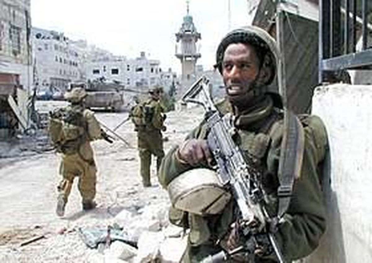 بواسطة Israel Defense Forces - Standing Guard in Nablus وCC BY-SA 2.0 وhttps://commons.wikimedia.org/w/index.php?curid=34362254
