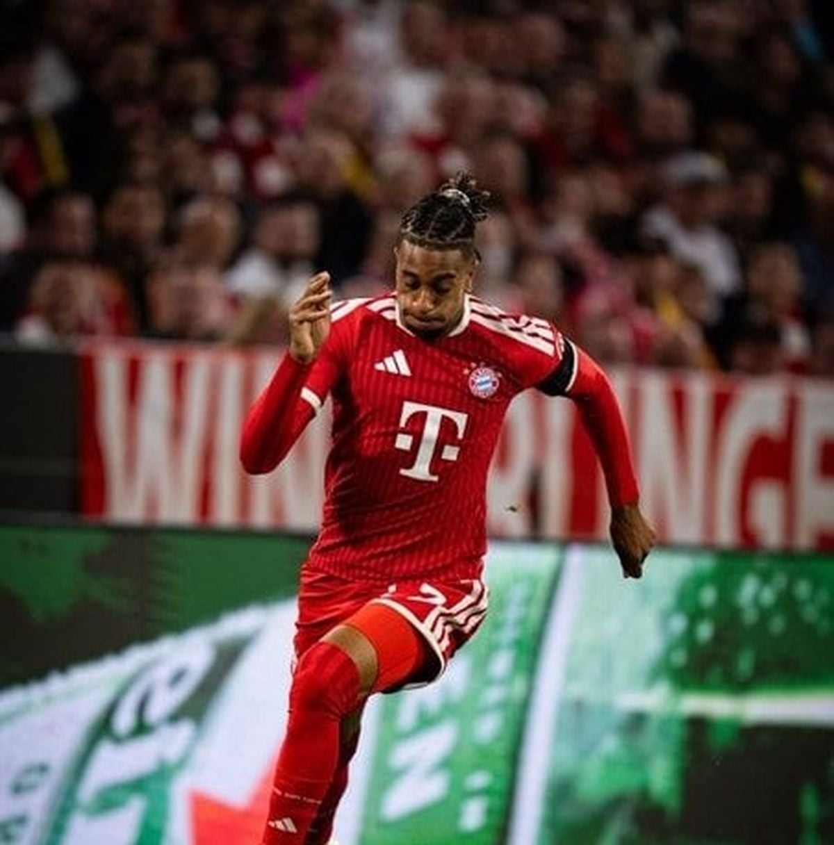 مايكل أوليسي، الصورة من الحساب الرسمي لنادي بايرن ميونخ على منصة إكس- @FCBayernEN
