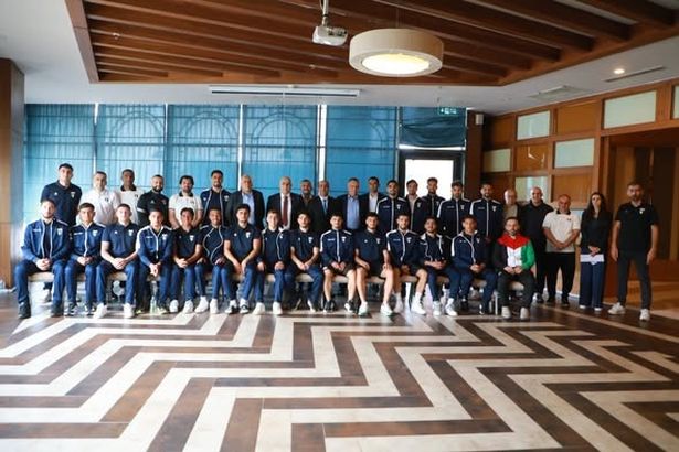 اجتماع جبريل الرجوب مع رديف منتخب فلسطين - الصورة من حساب الاتحاد الفلسطيني لكرة القدم على فيسبوك - الاتحاد الفلسطيني لكرة القدم
