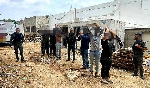 الشرطة الإسرائيلية تعتقل 9 عمال من الضفة الغربية في جديدة المكر