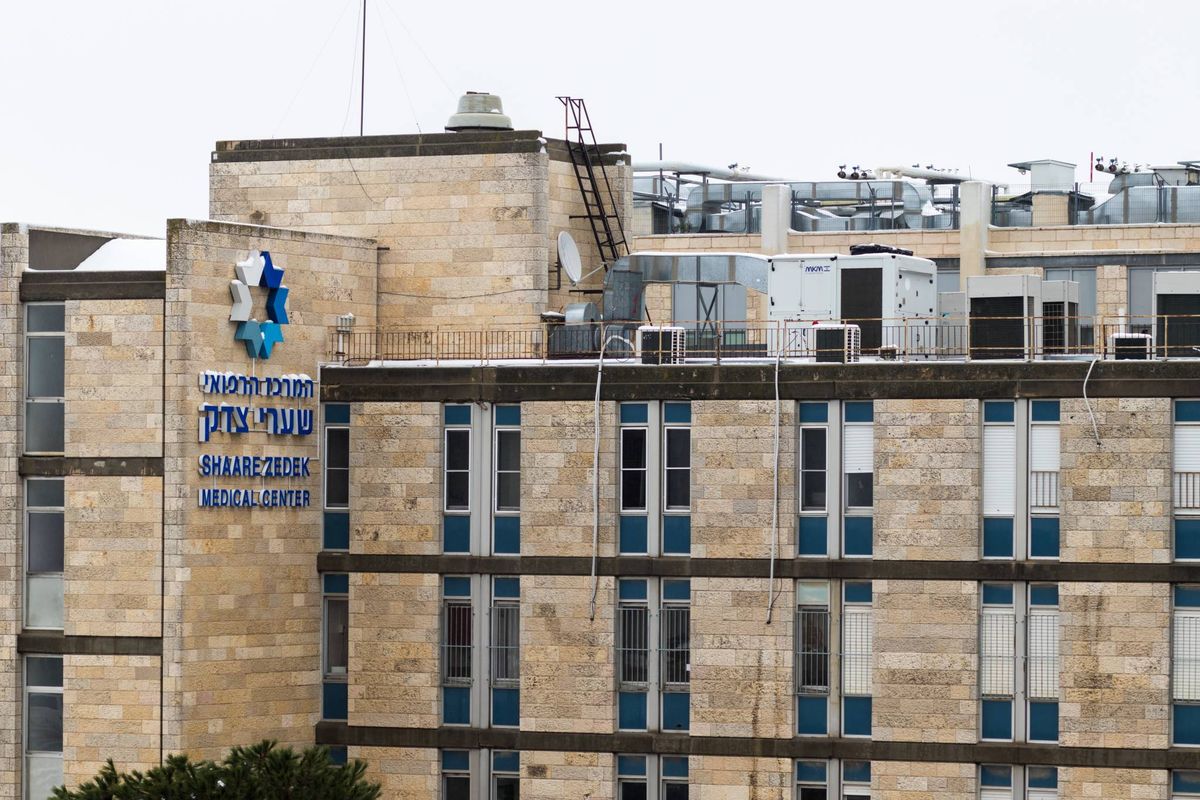 الطيبة: اعتقال شاب بشبهة الاعتداء على حراس أمن داخل مستشفى في القدس 