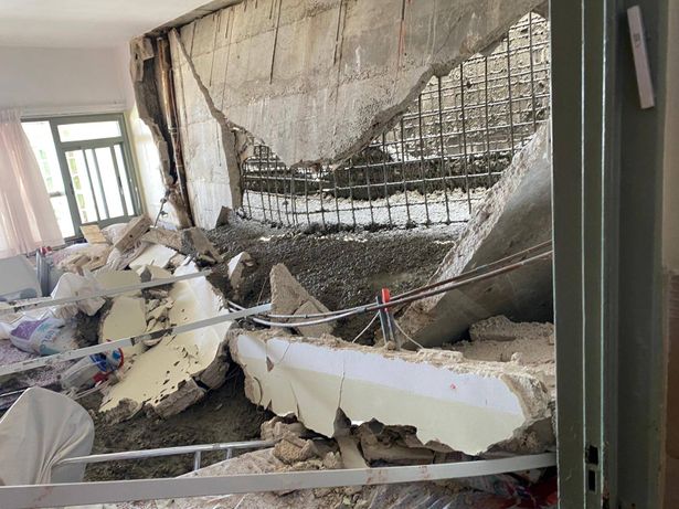 انهيار جدار في مستشفى "زيف" بصفد واصابات في المكان