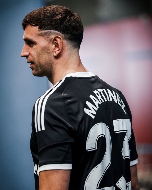 إيماليانو مارتينيز، الصورة من الحساب الرسمي لنادي أستون فيلا على منصة إكس- @AstonVilla