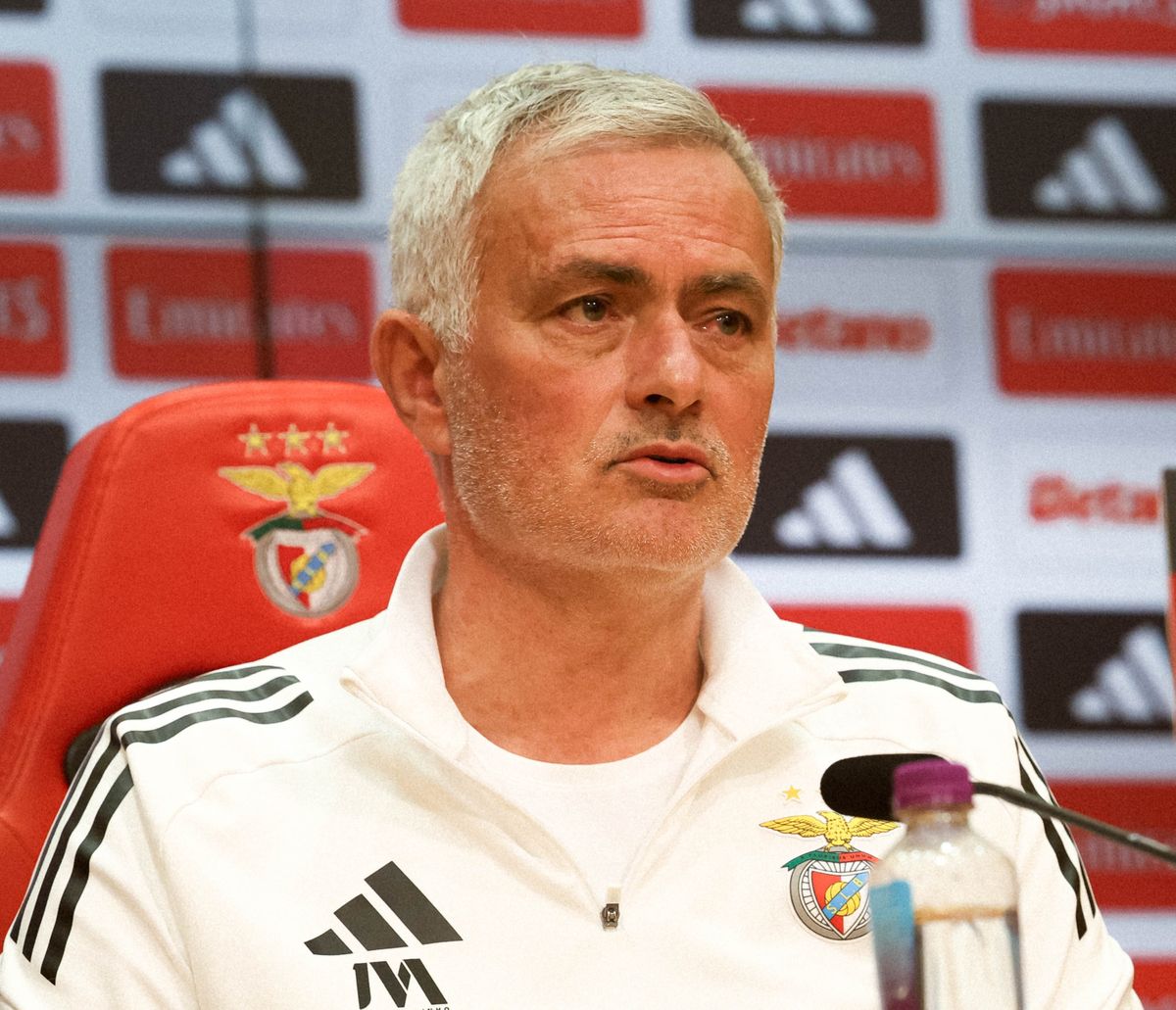 مورينيو، الصورة من الحساب الرسمي لنادي بنفيكا- @SLBenfica