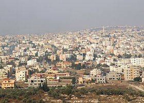 الطيبة| العشرات يتظاهرون ويغلقون الشارع الرئيسي احتجاجًا على قرار هدم بيت ضياء جابر