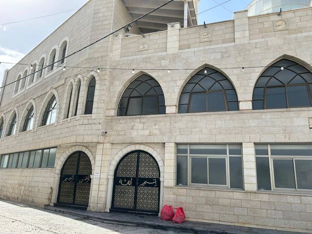 يهود متزمتين يقتحمون مسجد قرية المشهد