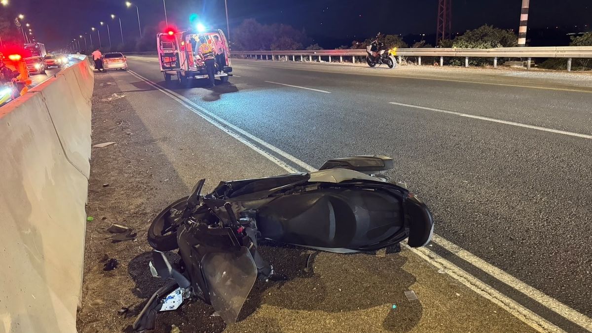 إصابة خطيرة لسائق دراجة نارية بحادث طرق
