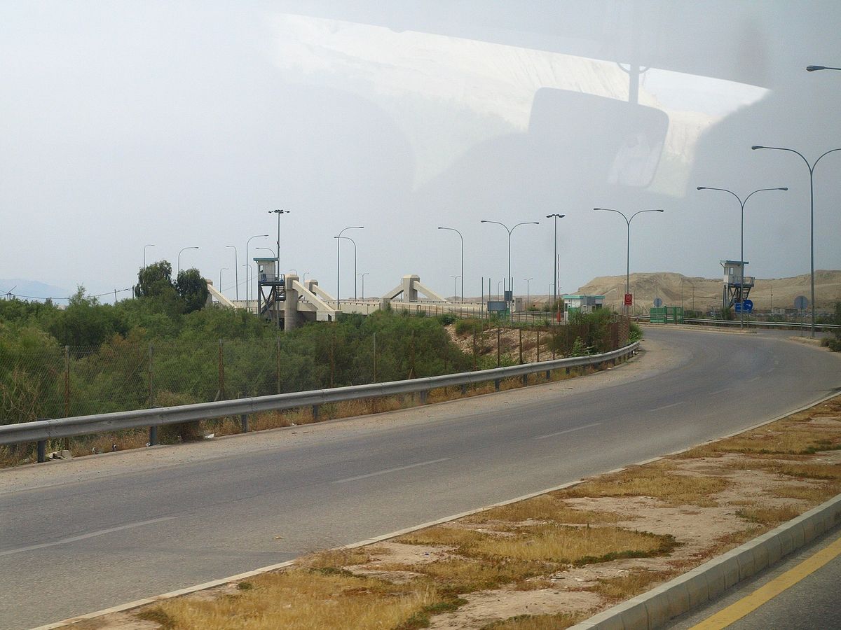 جانب من معبر جسر اللنبي (جسر الملك حسين) الحدودي.

المصدر: ويكيميديا كومنز