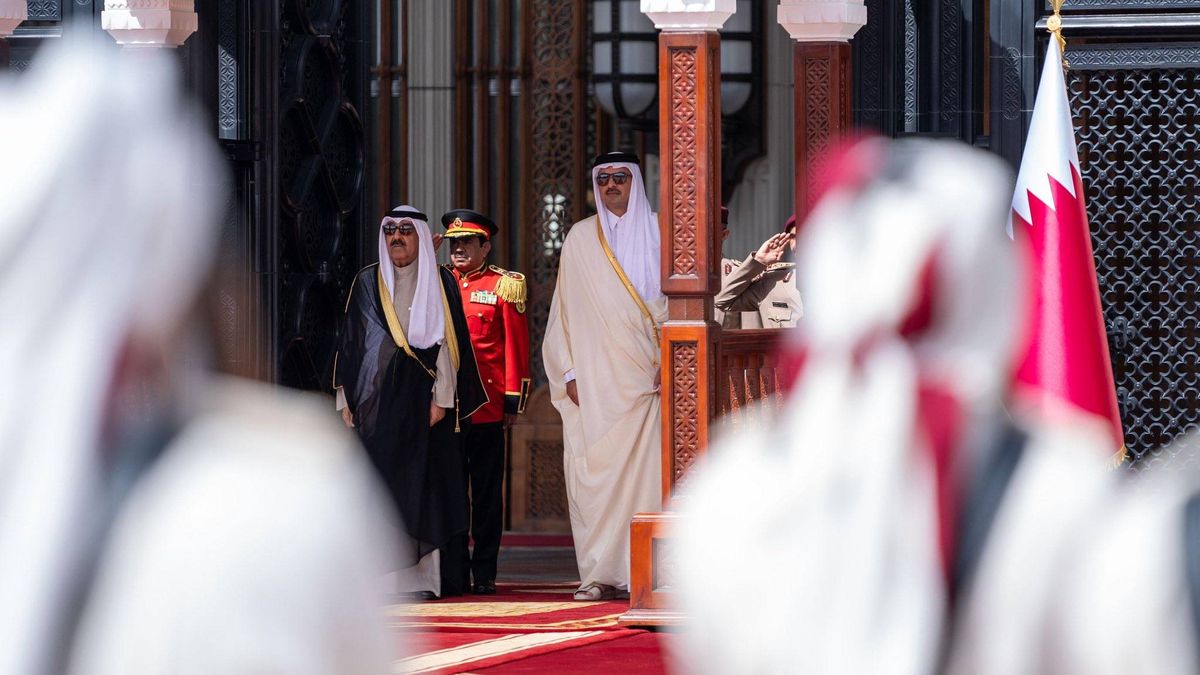 أمير الكويت الشيخ مشعل في زيارة للدوحة