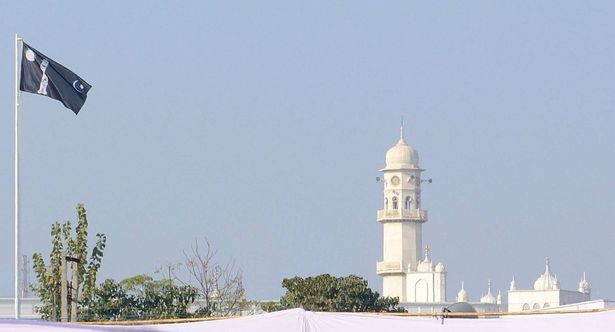 أمير الجماعة الاسلامية الأحمديّة في حوار للشمس
