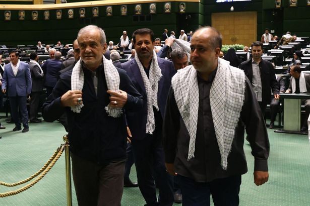 الرئيس الإيراني من داخل البرلمان-متداول 