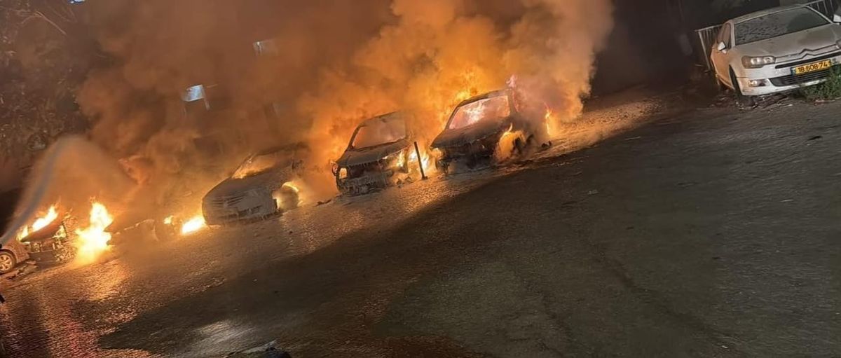 احتراق 5 سيارات قرب بناية سكنية في الناصرة -  تستخدم الصورة بموجب بند 27 أ لقانون الحقوق الأدبية لسنة 2007