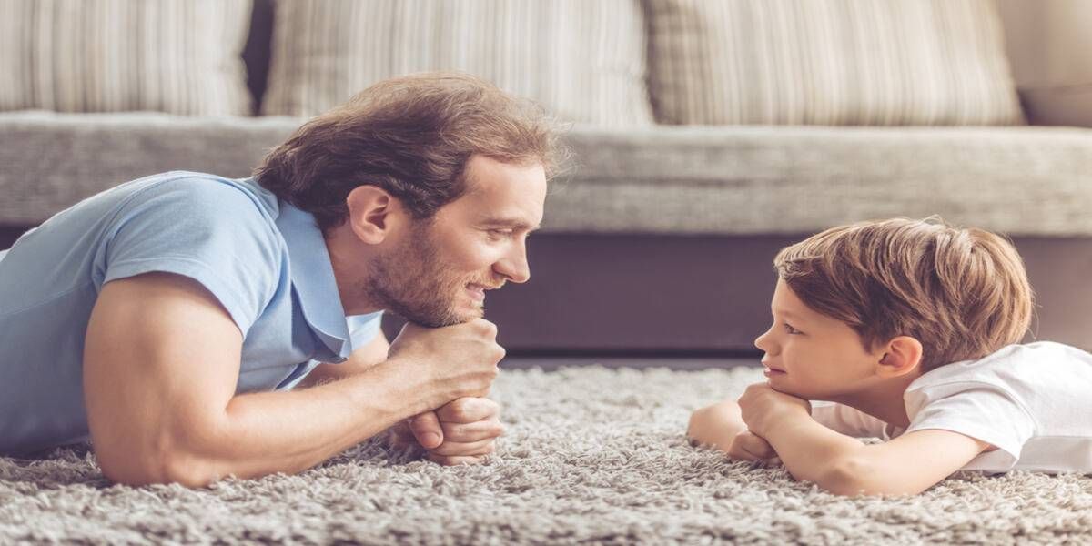 لا تخبر طفلك بهذه الكلمة.. كيف نعلم أبنائنا التعبير عن مشاعرهم؟
