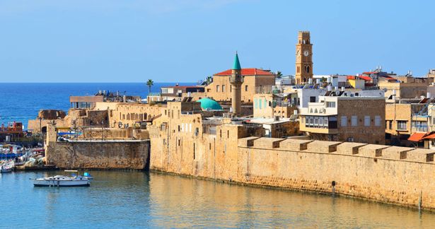 عكا: مصرع طفلة  (عام) جرّاء نسيانها في سيّارة