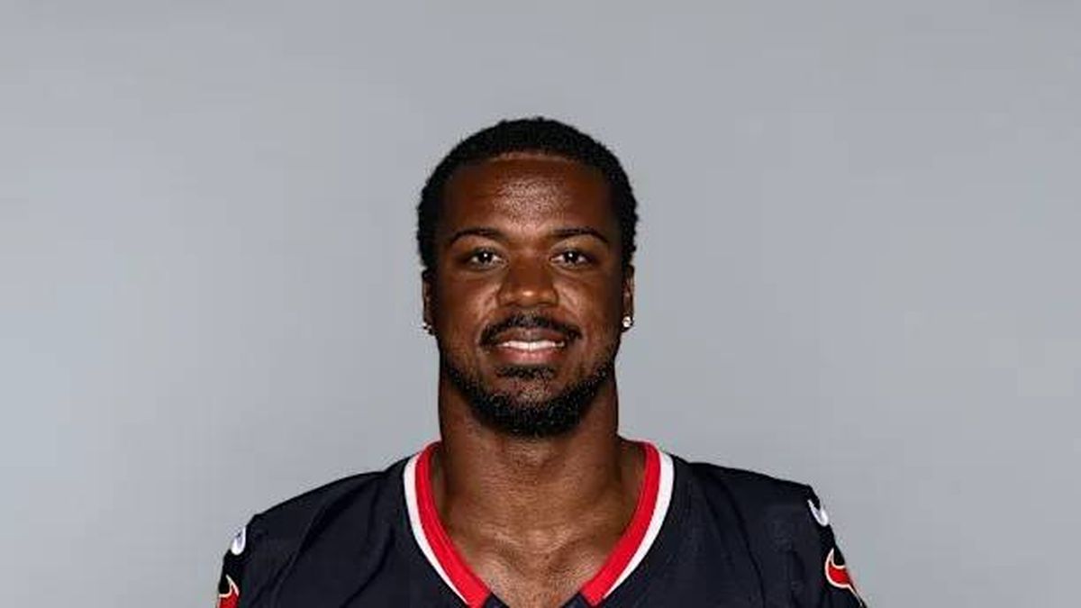 عزيز الشاعر، الصورة من الموقع الرسمي لفريق هيوستن تكسانز - .houstontexans.com