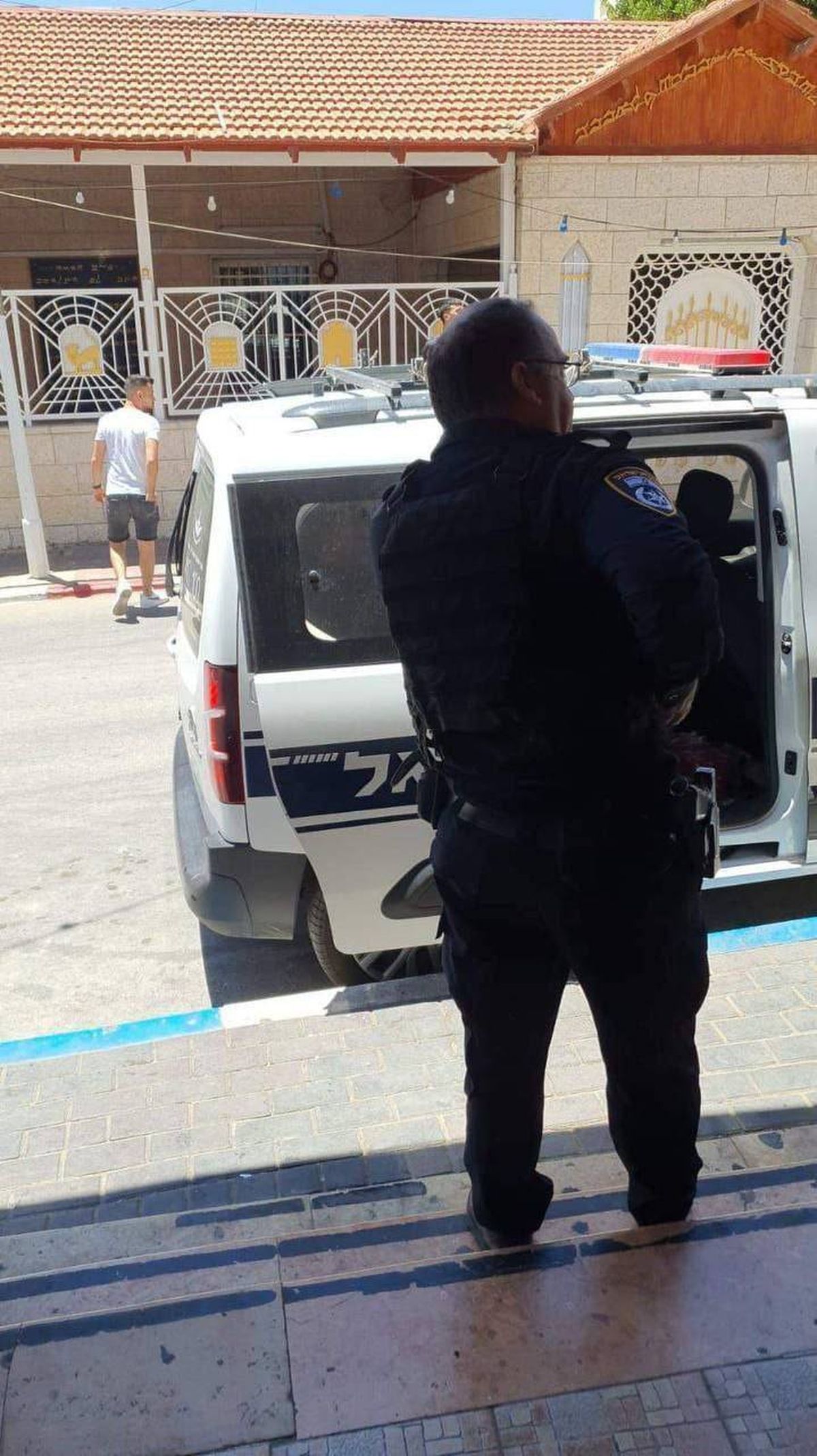 عملية إطلاق نار باتجاه سيارة للشرطة الإسرائيلية ومتجر، قرب مدينة نابلس .