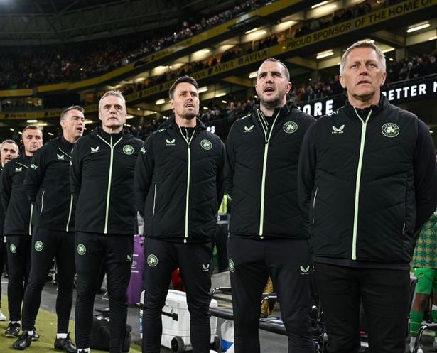 الجهاز الفني لمنتخب أيرلندا لكرة القدم - الصورة من حساب المنتخب الأيرلندي على منصة اكس - @IrelandFootball
