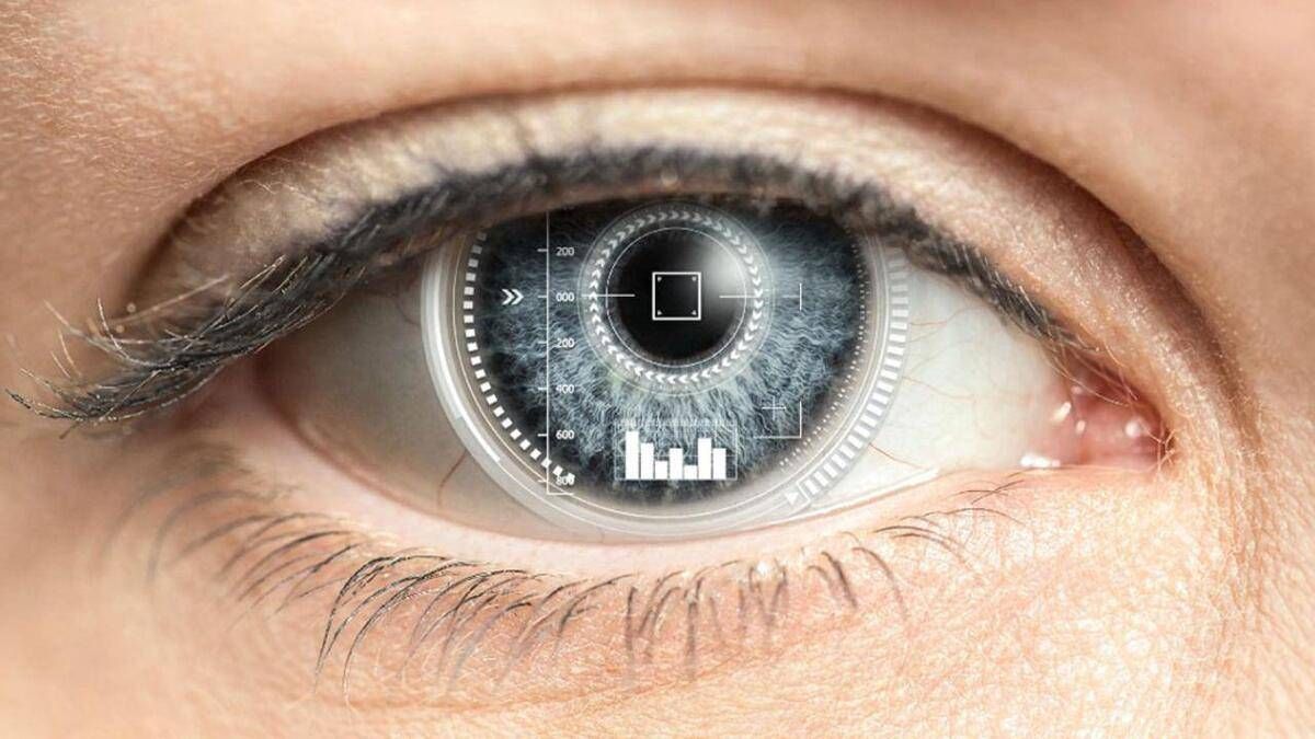 "تغيّر الحياة وتعزز الثقة".. هل العدسات اللاصقة آمنة للأطفال؟