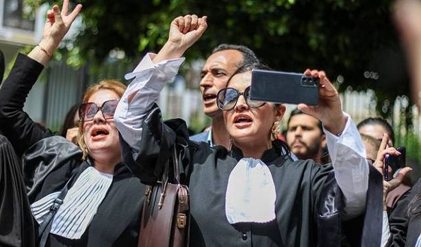 إضراب عام لمحامي تونس احتجاجًا على اقتحام مقر النقابة واعتقال محامية