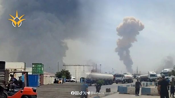 انفجار ضخم في ميناء شهيد رجائي بجنوب إيران 