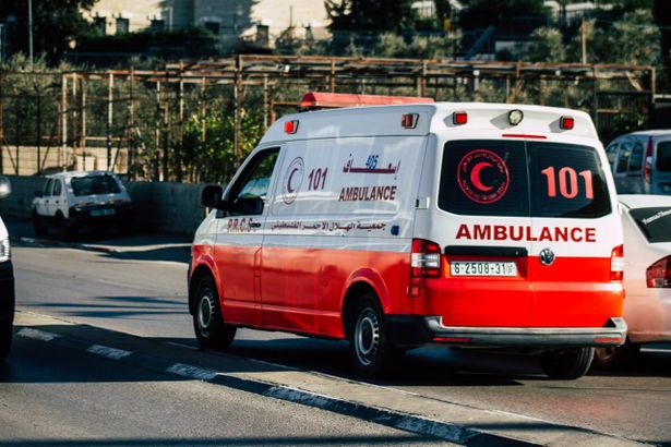 سيارة إسعاف بالضفة - shutterstock