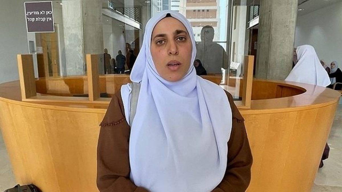 آية خطيب - وسائل التواصل 