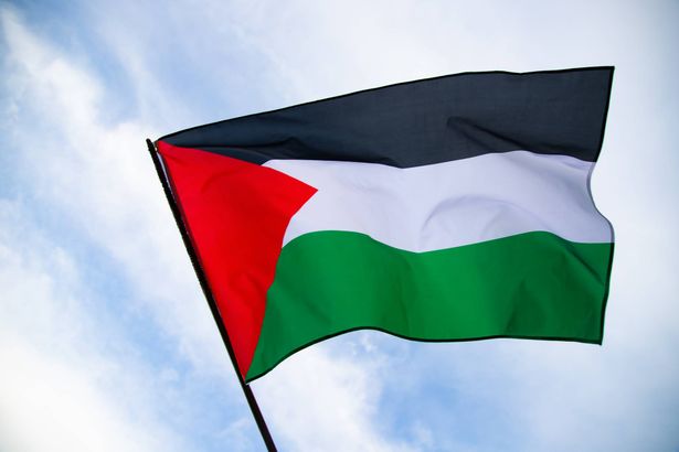 هل يجب أن نُدرّس طلابنا رواية يوم الأرض؟