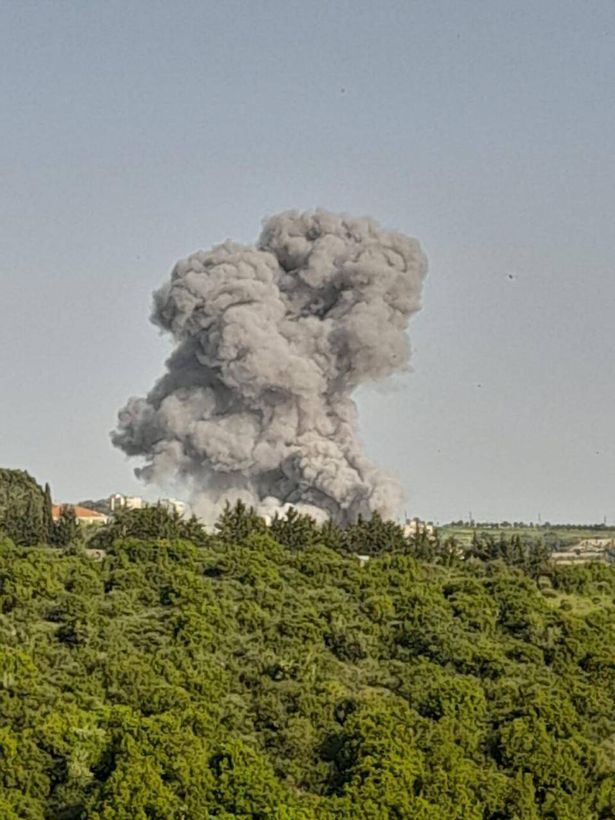 حزب الله يستهدف قاعدة عسكرية إسرائيلية والجيش الإسرائيلي يرد بقصف على مبان عسكرية لحزب الله