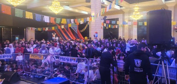 احتفالات العيد مستمرة في "نيو چراند بالاس"