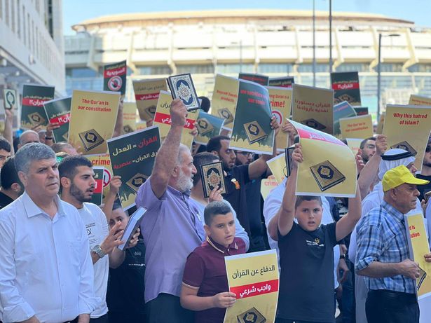 تظاهرة أمام سفارة السويد في تل أبيب، احتجاجا على حرق القرآن
