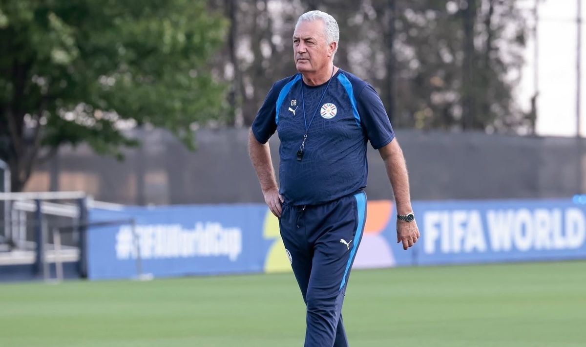 جوستافو ألفارو، مدري منتخب باراغواي، الصورة من الحساب الرسمي لمنتخب بارغواي على فيسبوك- Selección Paraguaya de Fútbol