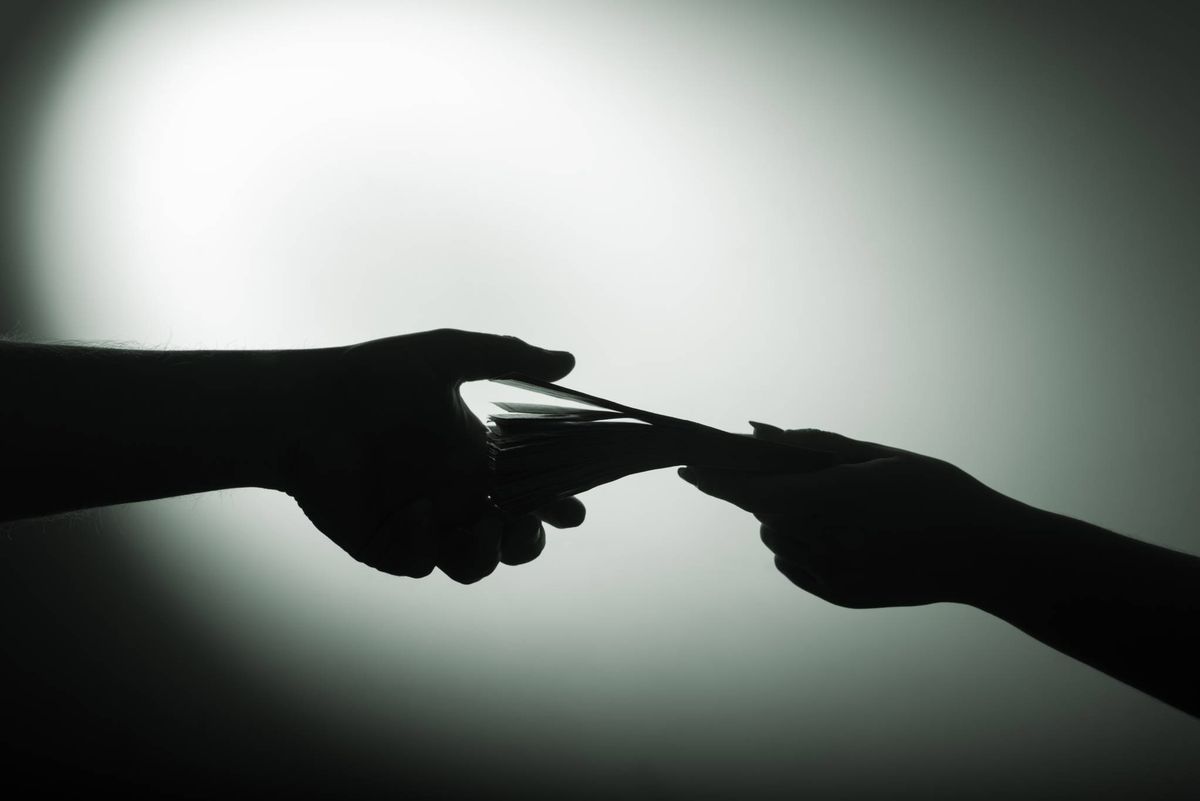 زيادة في اللجوء الى السوق السوداء (shutterstock)