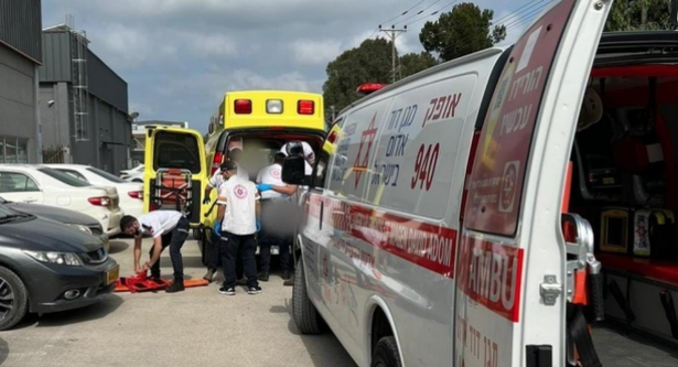 حيفا: إصابة عامل (47 عامًا) بجراح بالغة الخطورة إثر تعرضه للدهس خلال عمله