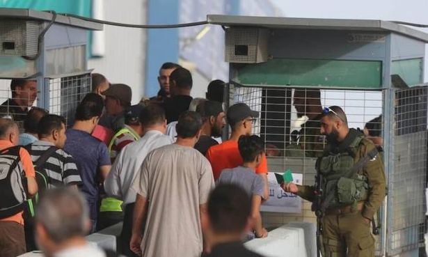 للأسبوع الثاني: آلاف العمال الفلسطينيين يحتجون عند حواجز اسرائيل (حديث خاص)