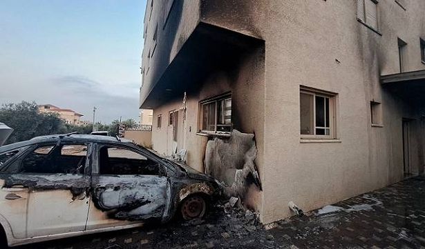 حريق يلتهم أربع سيارات في قرية جت بمنطقة المثلث