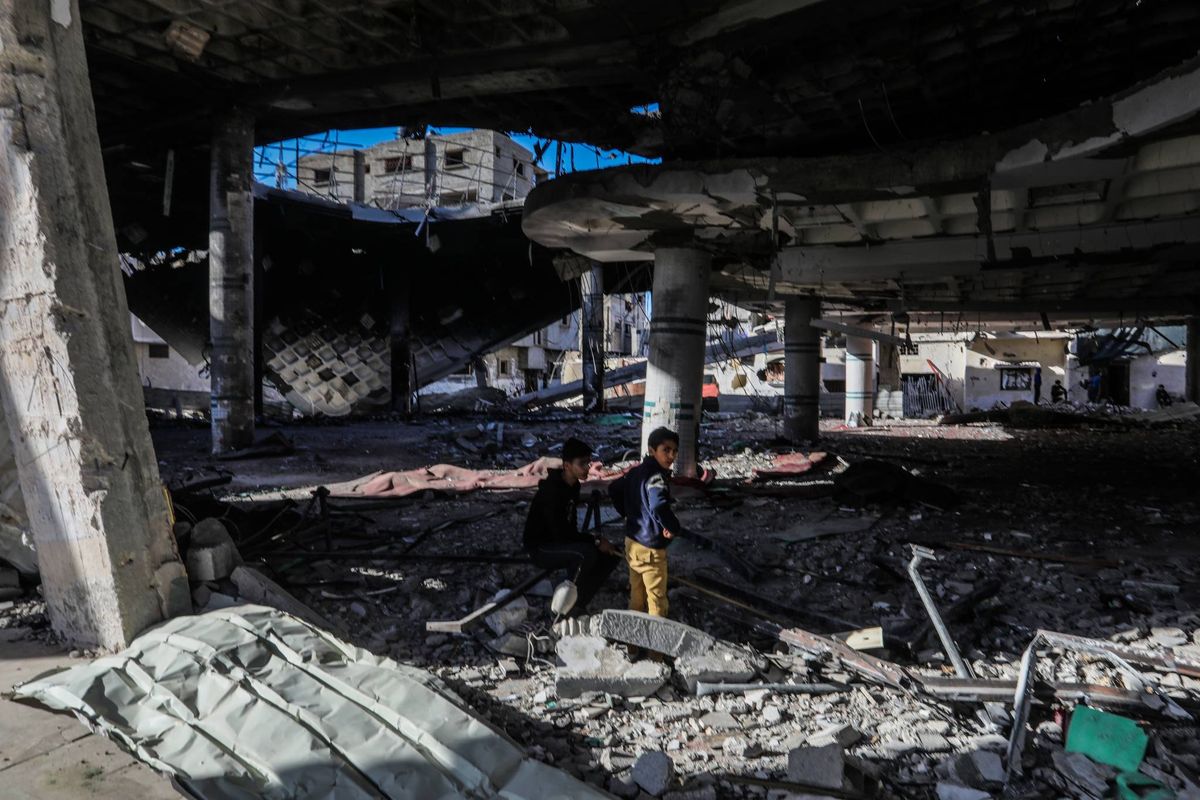 الحرب في يومها الـ169| اعتقال أكثر من 800 فلسطيني من مجمع الشفاء الطبي