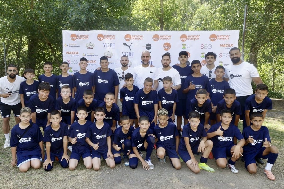 غوارديولا  مع أطفال فلسطين-صفحته الرسمية على منصة إكس 