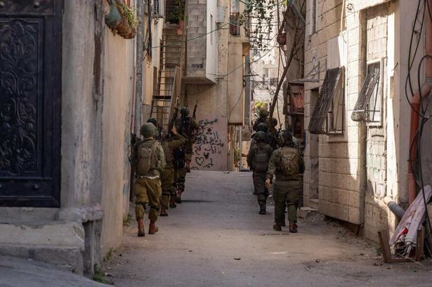 "نكبة جديدة".. رئيس بلدية جنين: 22 ألف مواطن خرجوا من منازلهم تحت التهديد