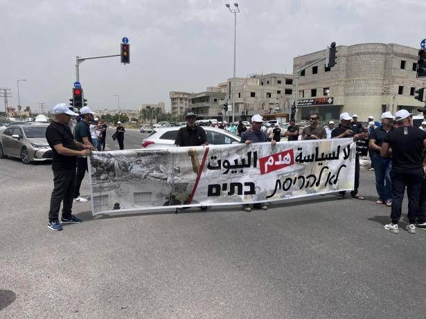 أصحاب الأراضي المتضررة في الطيبة يوافقون على اقتراح السلطة بتجميد الإجراءات
