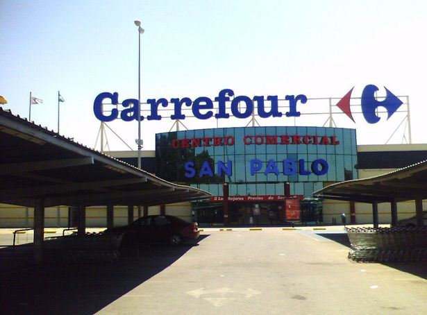 فرع متجر كارفور (Carrefour).

المصدر: Asterion / ويكيميديا كومنز (CC BY-SA 2.5)