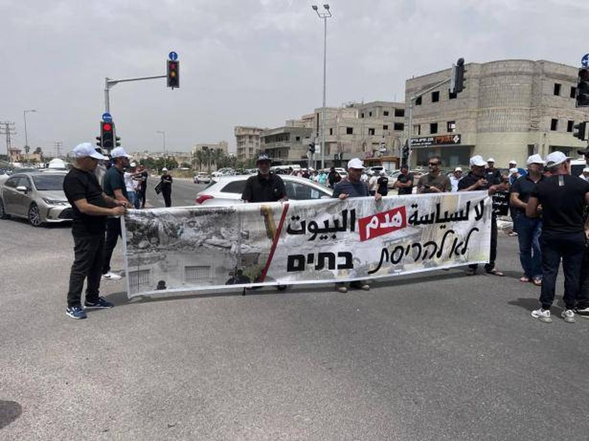 أصحاب الأراضي المتضررة في الطيبة يوافقون على اقتراح السلطة بتجميد الإجراءات