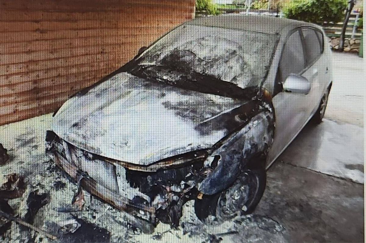 سخنين: اعتقال شاب (22 عام) لاشتباهه بحرق مركبة