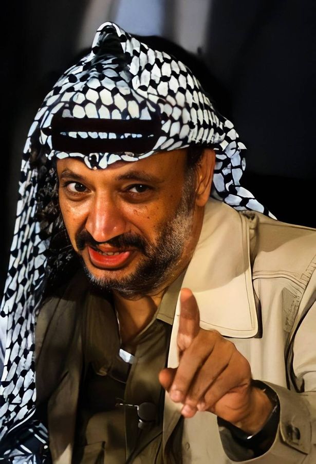 18 عامًا على رحيل القائد الفلسطيني ياسر عرفات أبو عمار