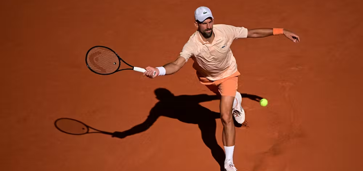 نوفاك دجوكوفيتش، الصورة من الموقع الرسمي لرولان غاروس- rolandgarros