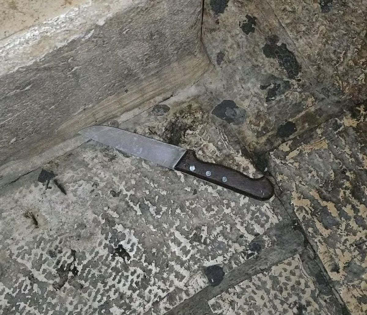 الشرطة تقول إنها أطلقت النار على شاب فلسطيني قرب باب العمود في القدس بادعاء محاولته تنفيذ عملية طعن، ما أدى إلى وفاته