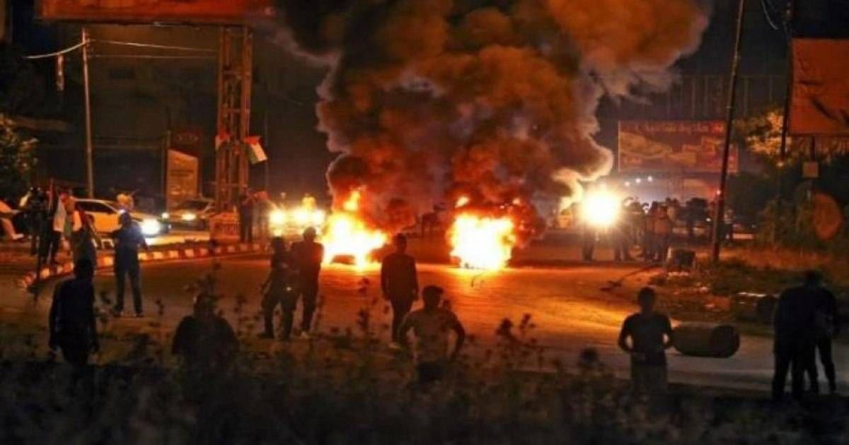 نابلس: مواجهات عنيفة واشتباكات مُسلّحة تزامنًا مع اقتحام المستوطنين لقبر يوسف