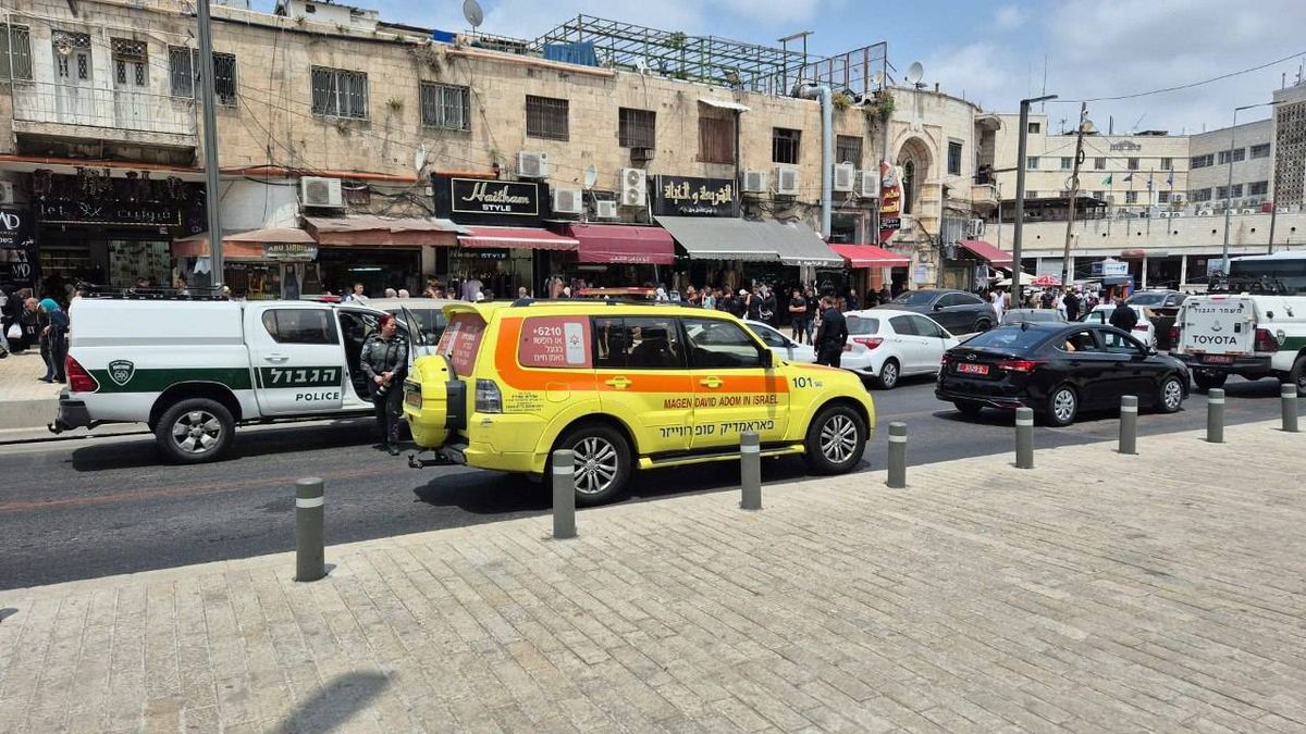 ارتقاء  منفذ عملية الطعن بالقدس وإصابة شرطي بجروح متوسطة