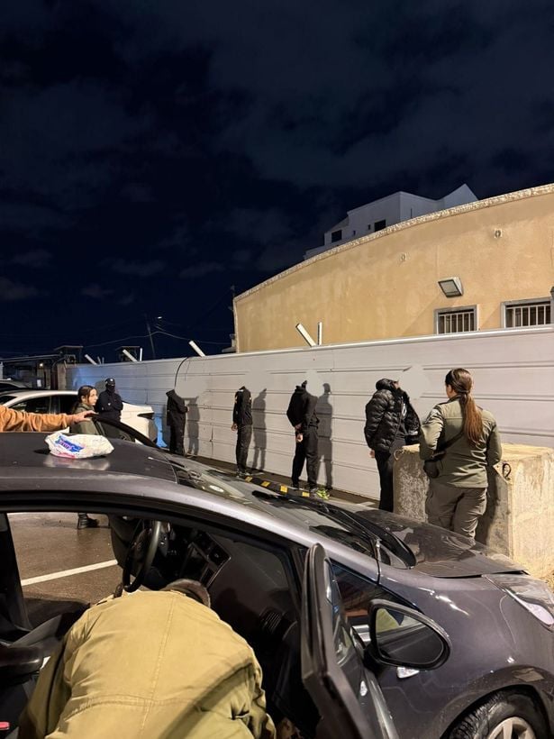 الاعتقالات في الطيبة - تصوير الشرطة 