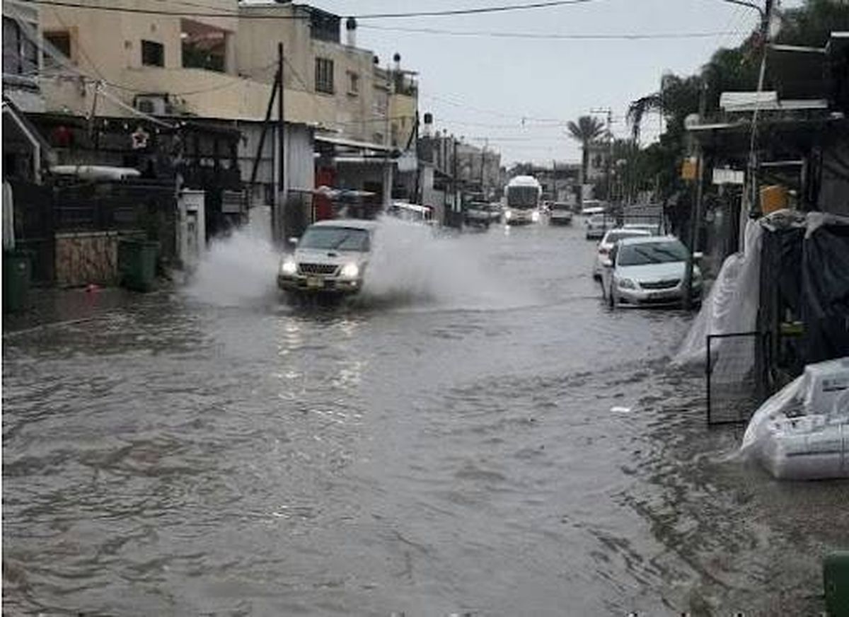 مجد الكروم تغرق في مياه الأمطار.. ومهندس بالمجلس المحلي: الدولة مسؤولة عن ذلك